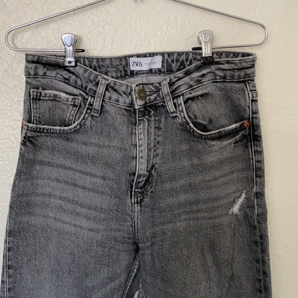 Zara Slim Straight High Rise Ripped Jeans - Picture 4 of 8